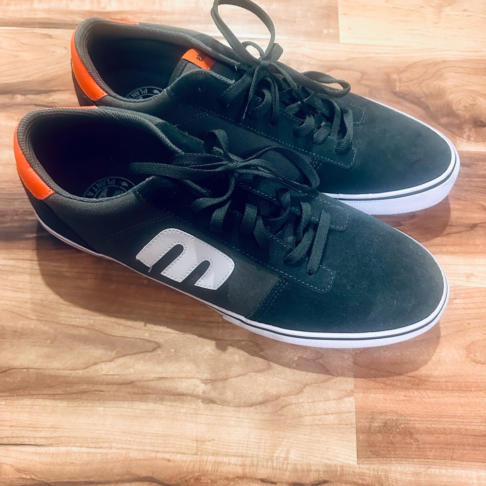 NWOT green Etnies